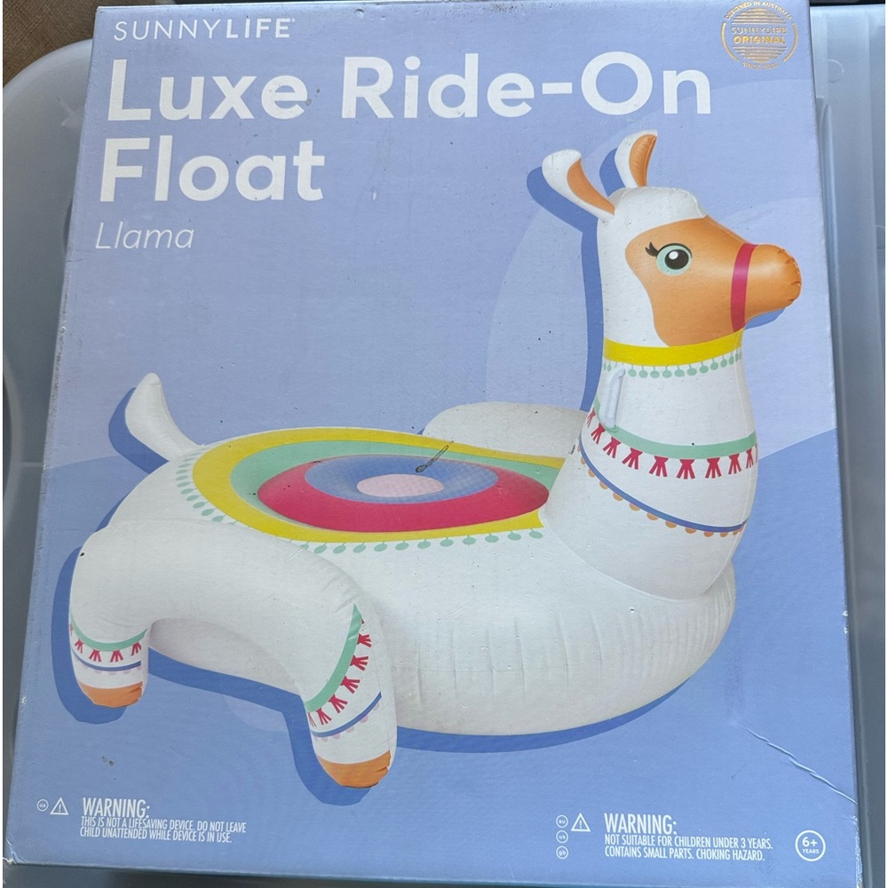 Llama pool float